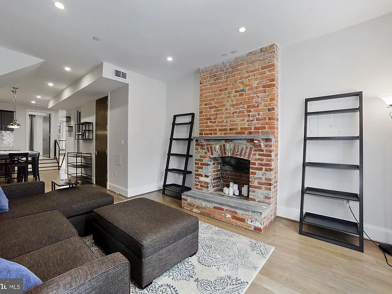 2298 Champlain St NW #B — Photo 8