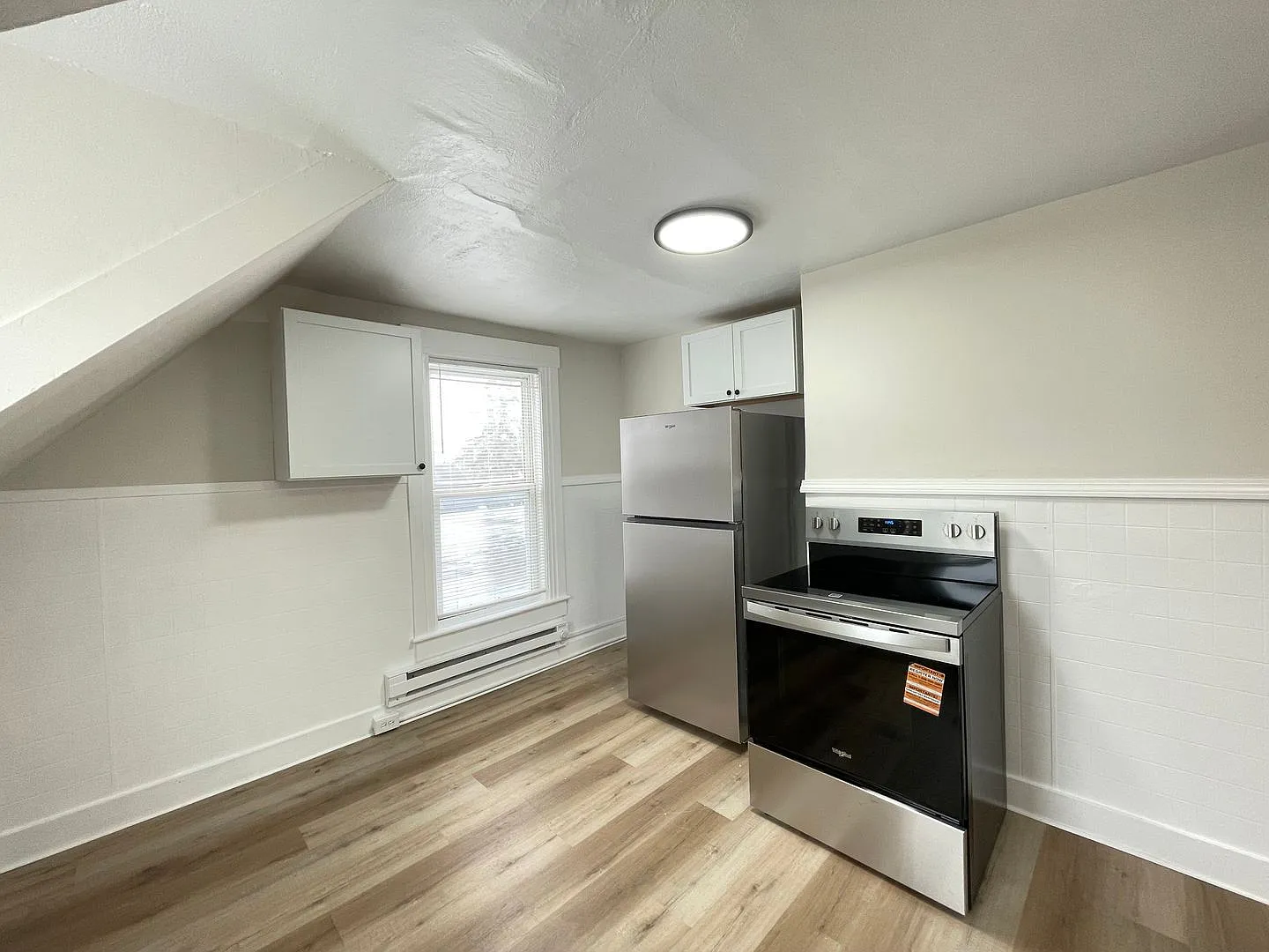 2 bed, 1.0 bath, 874 sqft, $1,650 — Photo 2