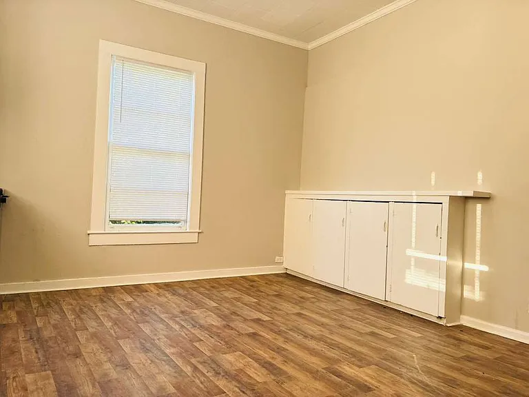321 N Poplar St — Photo 19