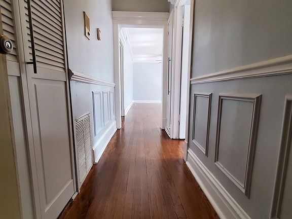 2nd image of 2122 W Ainslie St #1E