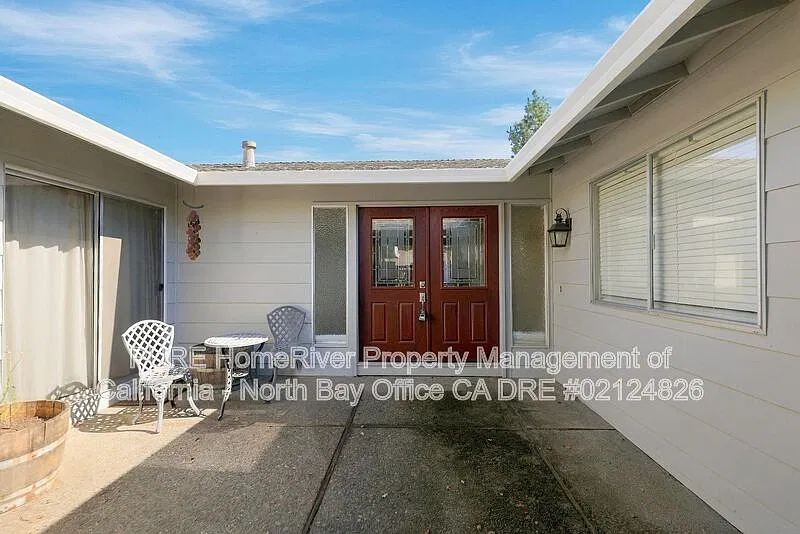 3 bed, 2.0 bath, 1870 sqft, $3,600 — Photo 3