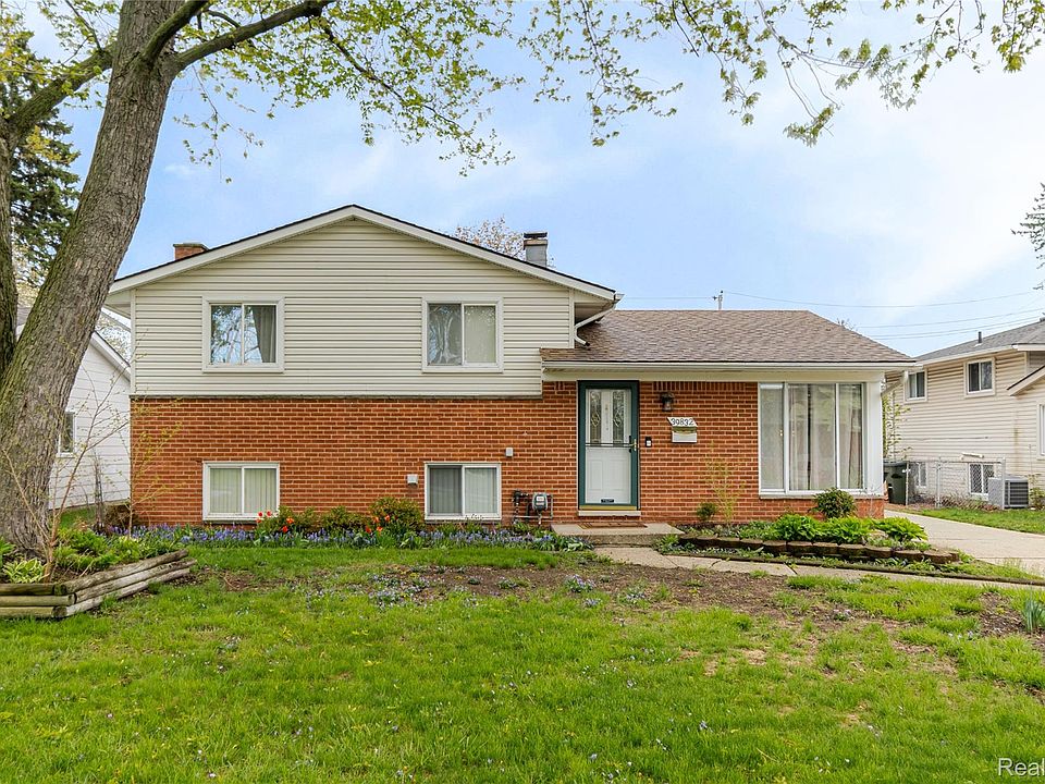 1st image of 39832 Parklawn Dr