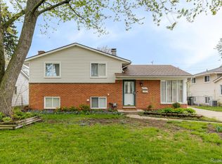 39832 Parklawn Dr, Sterling Heights, MI 48313