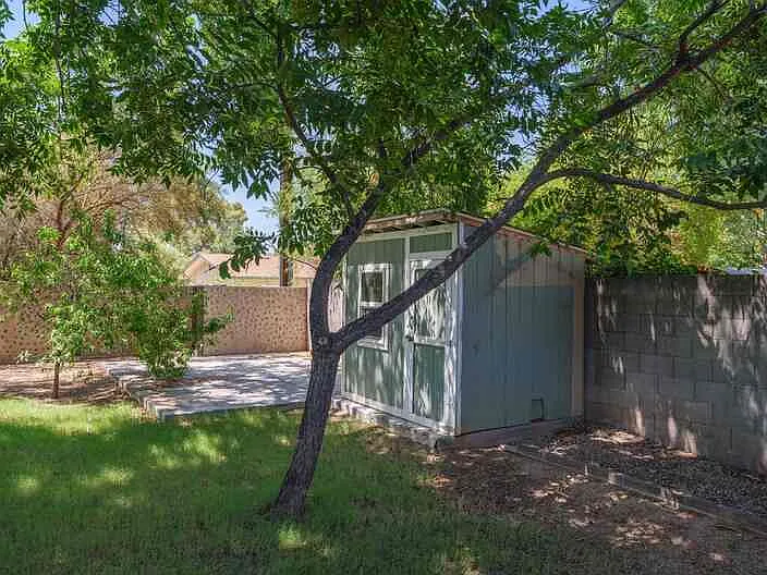 121 W Orchid Ln — Photo 30