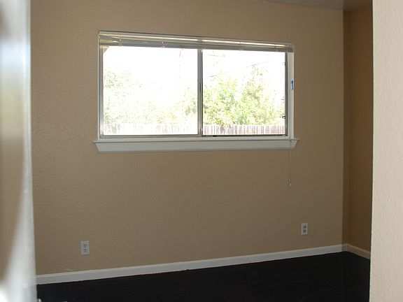 5th image of 1805 Oxford Ct