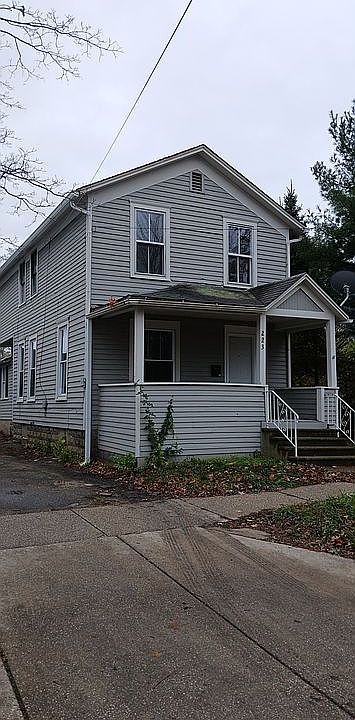 1st image of 223 Burr Oak St