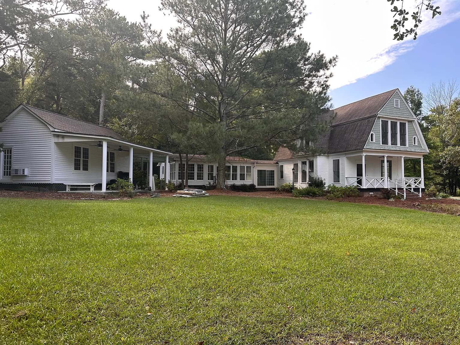 2 bed, 2600 sqft, $2,400 — Photo 1