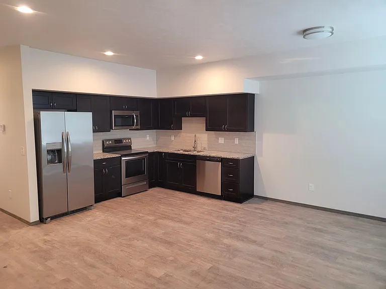 419 E E St #A — Photo 2