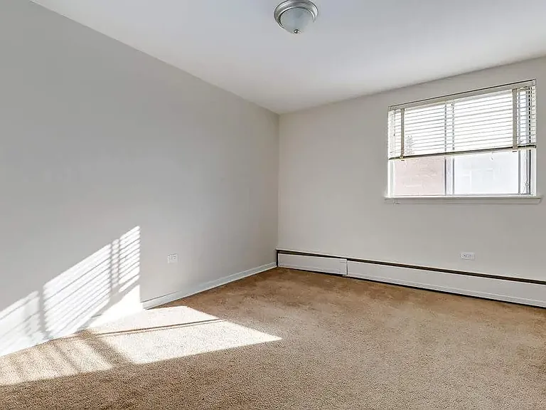 2220 Robinson St — Photo 28