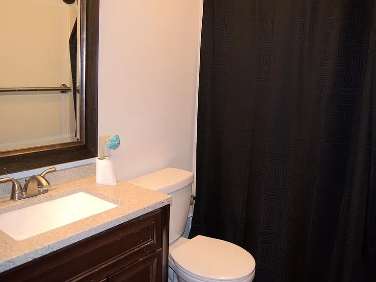 302 Oak St #B — Photo 8