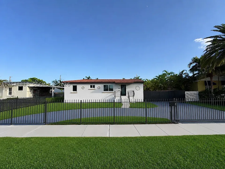 8260 SW 27th St