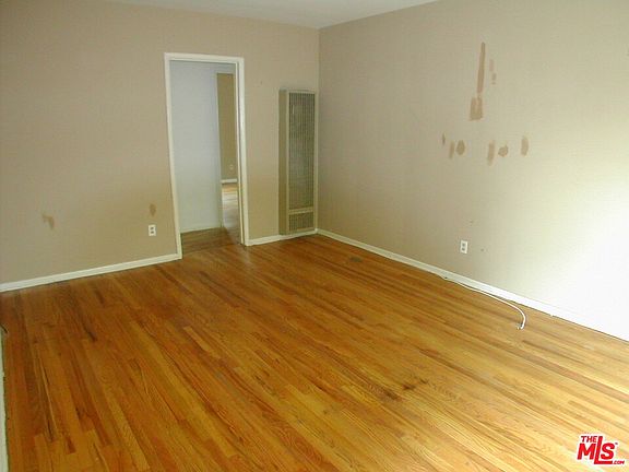 5th image of 2221 Ocean Park Blvd APT 3