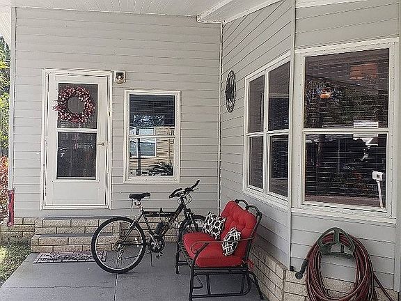 4th image of 801 Forest Ln