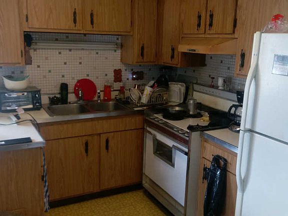 5th image of 13833 S La Salle St