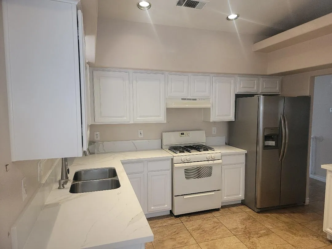 3 bed, 1702 sqft, $1,999 — Photo 4