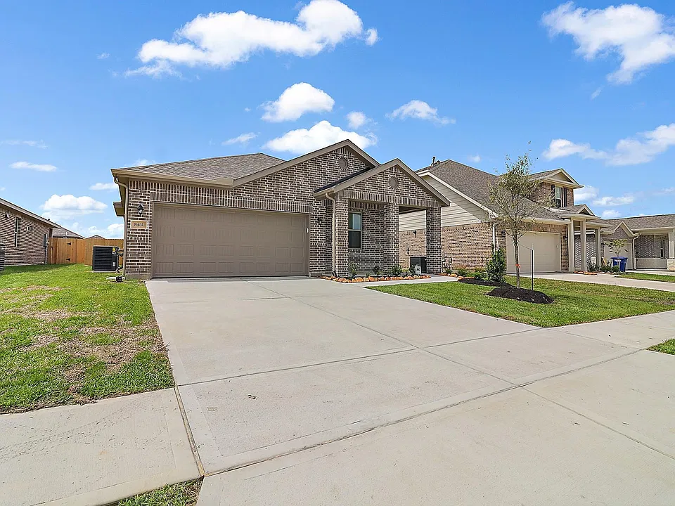 8431 Moonlight Bay Cir
