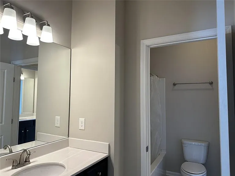 2439 Ivy Meadow Ln — Photo 10