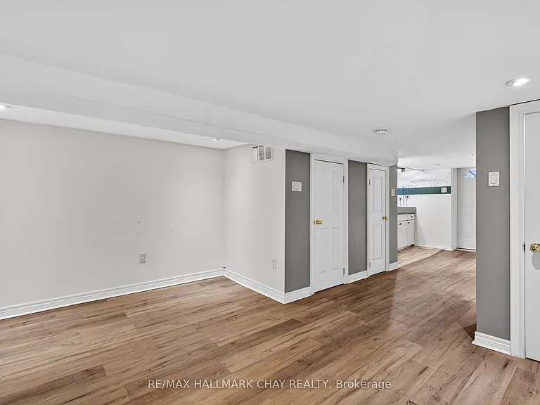 45 Caledonia Rd #LOWER — Photo 12