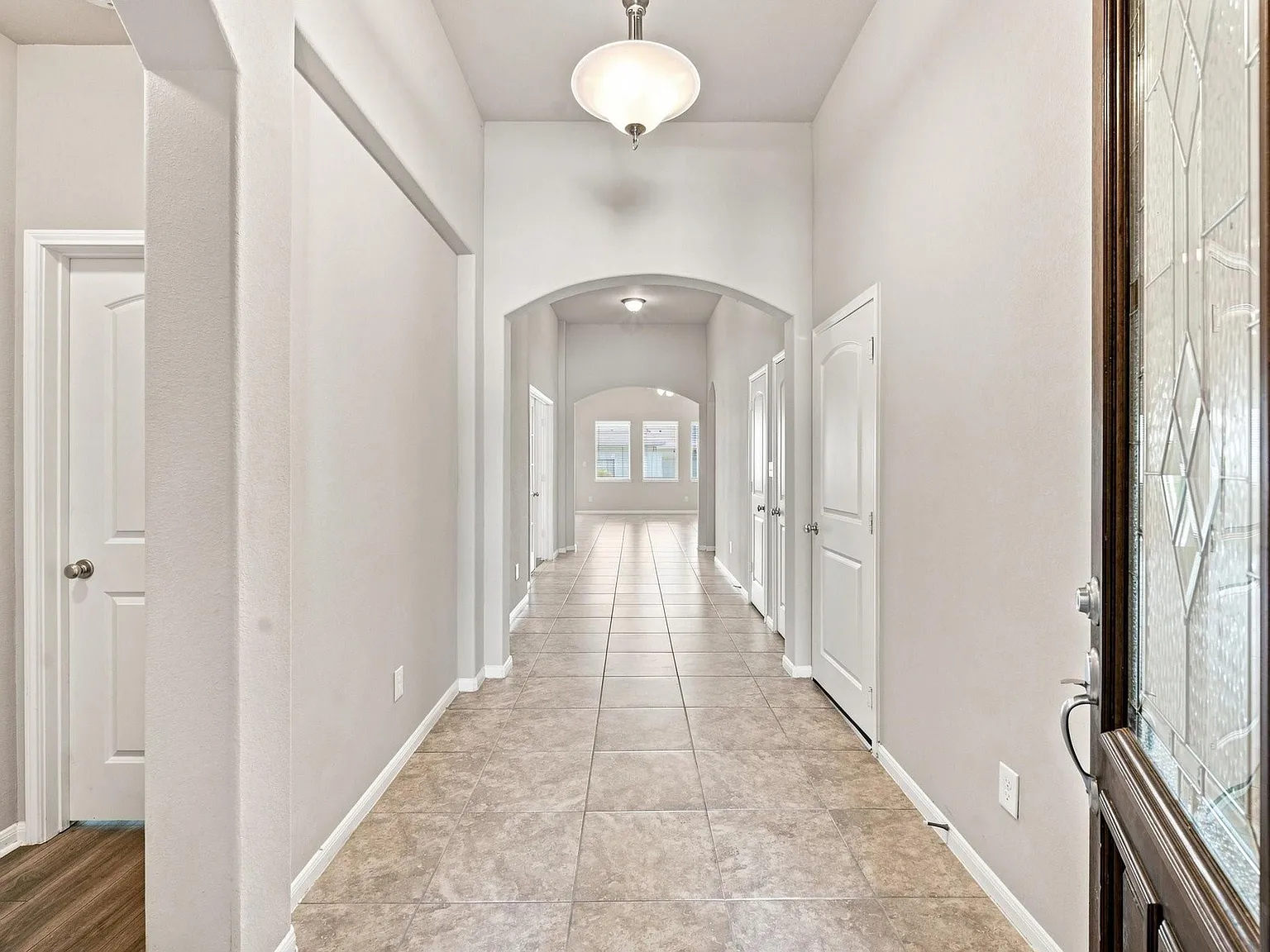 3 bed, 2.0 bath, 2113 sqft, $2,200 — Photo 4
