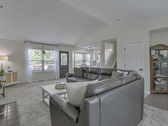 5th image of 2284 Breeze Hill Dr