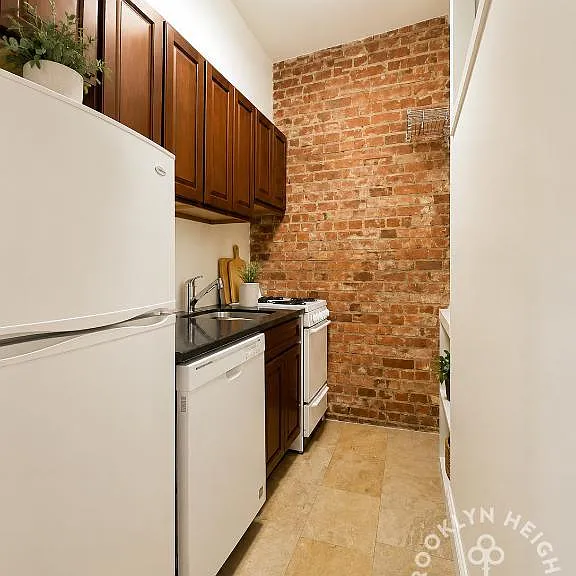 211 Clinton St #1A — Photo 3