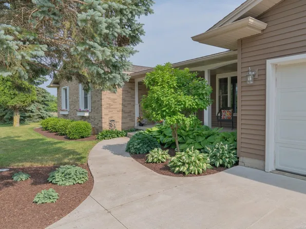 5708 Walker Rd, Applegate, MI 48401