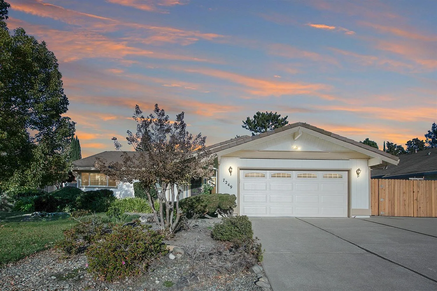 7249 Gloria Dr photo 1