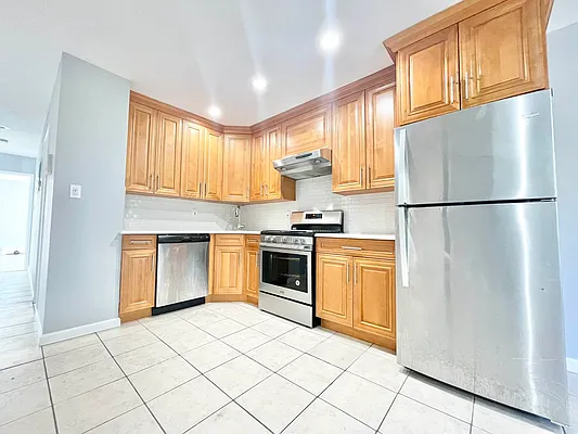 Rented by Century 21 Premier  | media 8