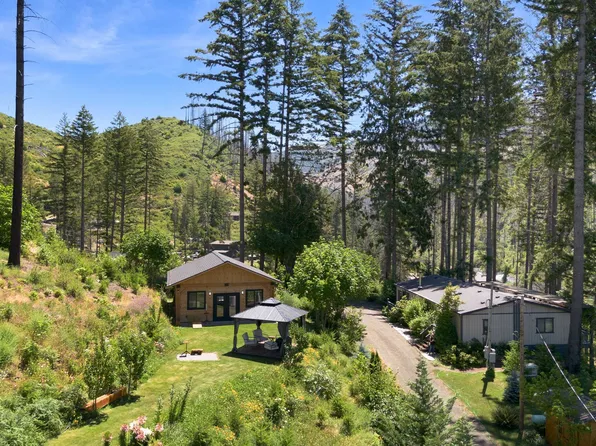 28664 N Umpqua Hwy, Idleyld Park, OR 97447