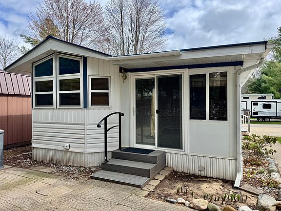 3rd image of 2757 Owens Dr #104