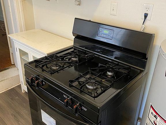 5th image of 1019 W Leigh St APT 2