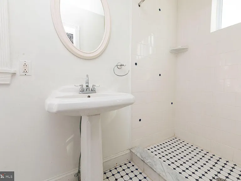 112 Bryn Mawr Ave — Photo 29