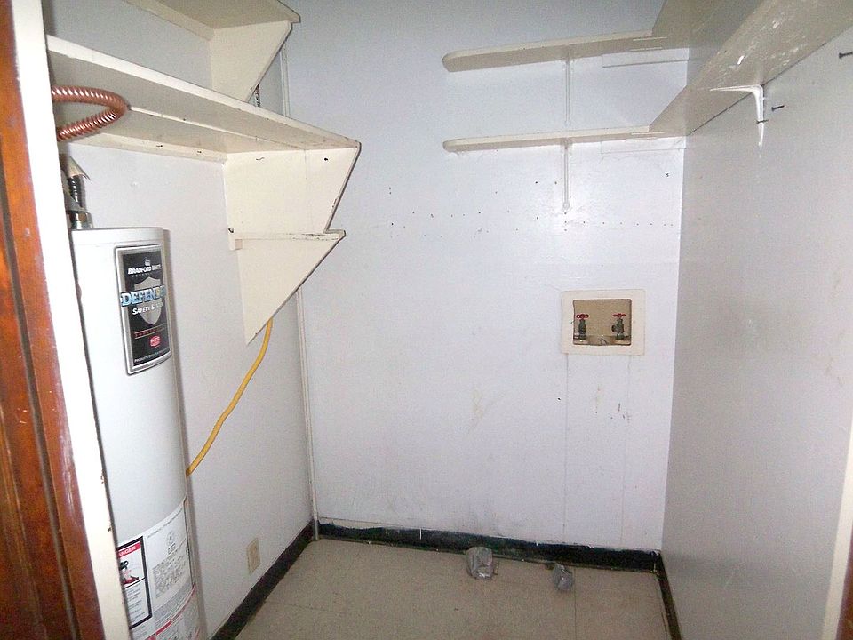 Building Photo 4