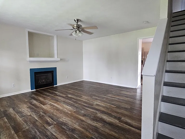 200 Shore Side Rd — Photo 3