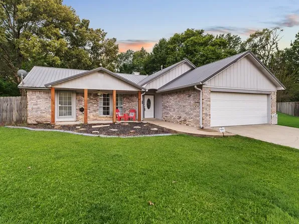 13 Wilder Pl, Hooks, TX 75561