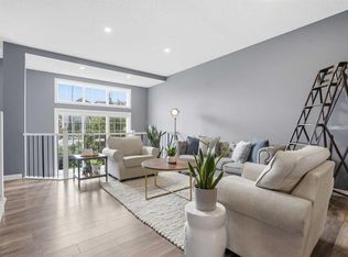 374 S Masters Rd SE, Calgary, AB T3M 2T4