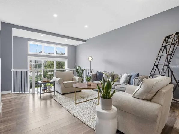 374 S Masters Rd SE, Calgary, AB T3M 2T4