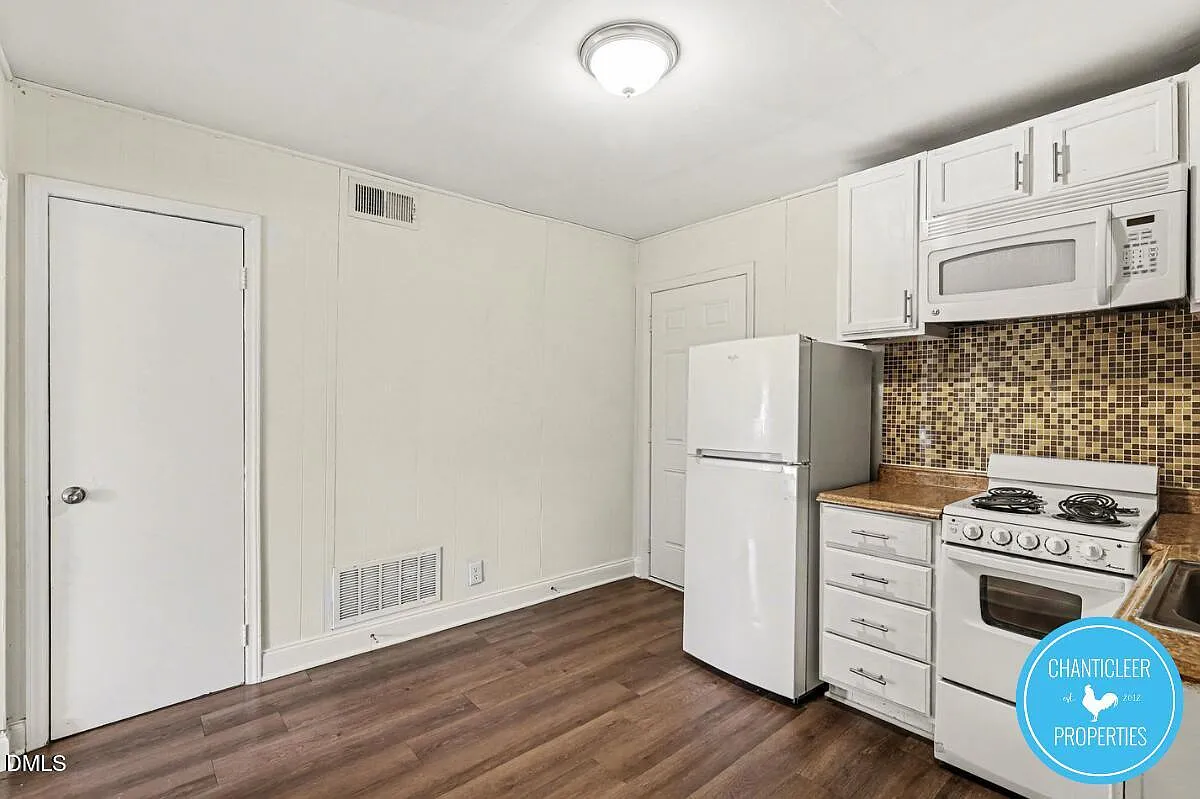 2 bed, 1.0 bath, 600 sqft, $1,050 — Photo 3