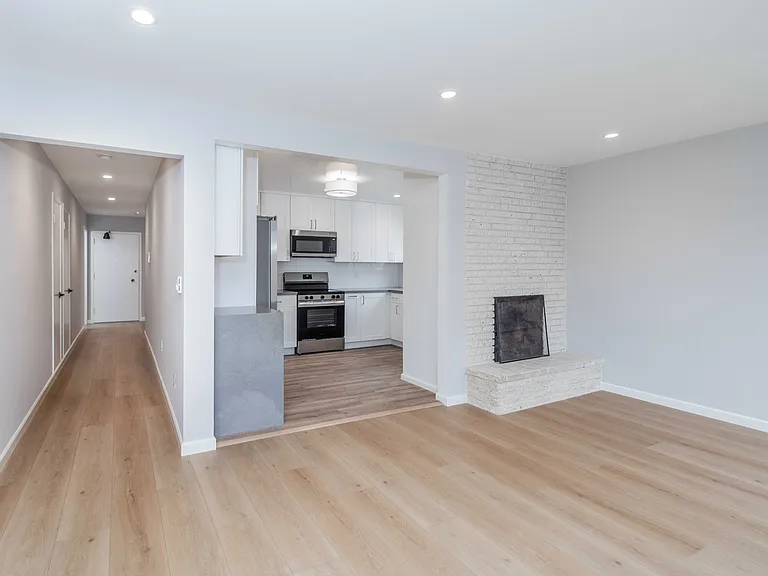 410 44th Ave #303 — Photo 11
