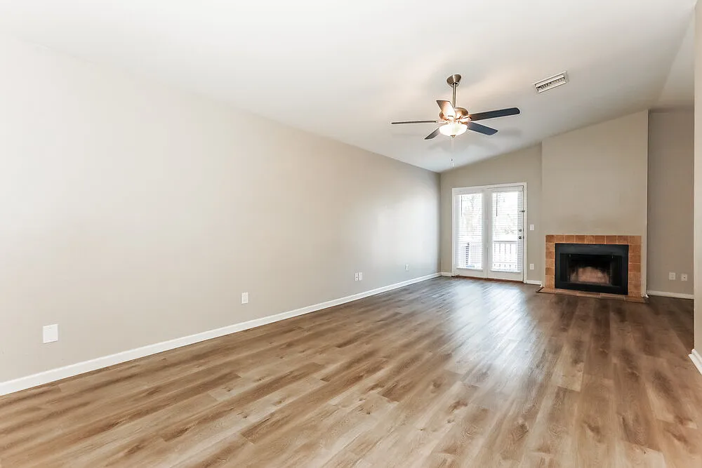 3 bed, 2.5 bath, 1795 sqft, $2,165 — Photo 4