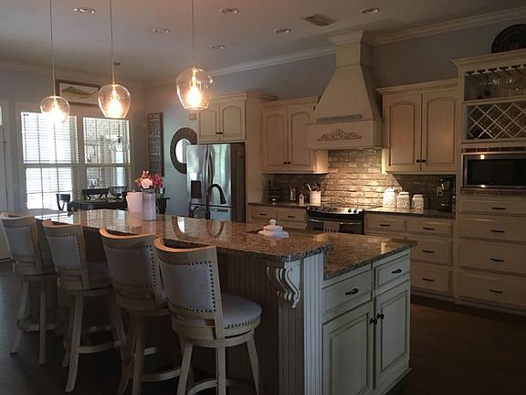 2nd image of Shady Grove Ln