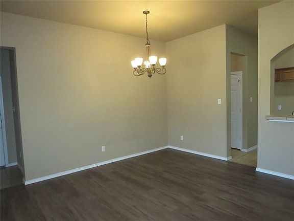 4th image of 1307 Ravenwood Dr