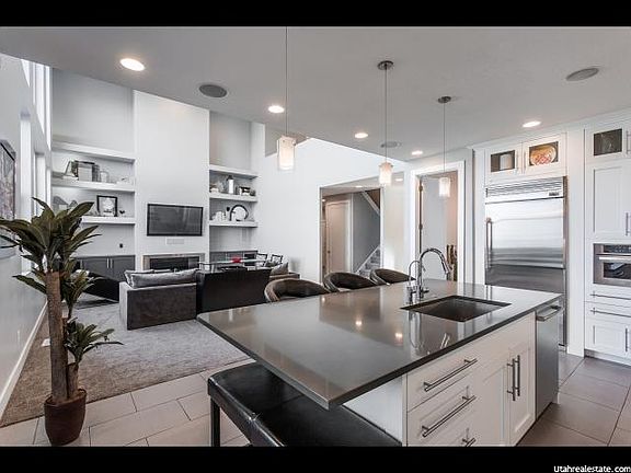 4th image of 2466 S Palomino Dr