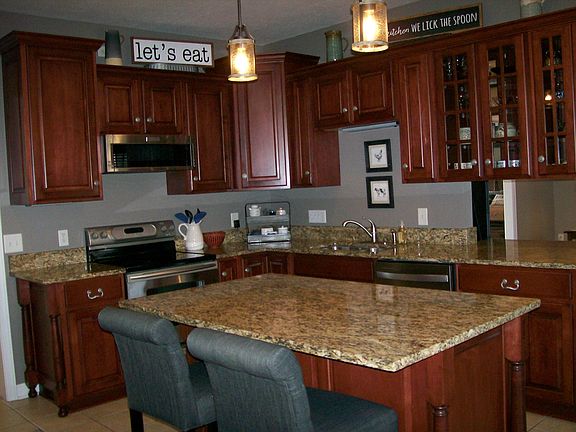 4th image of 455 Fox Hill Dr