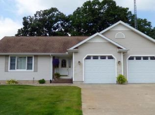 52494 Susan Ln, Dowagiac, MI 49047