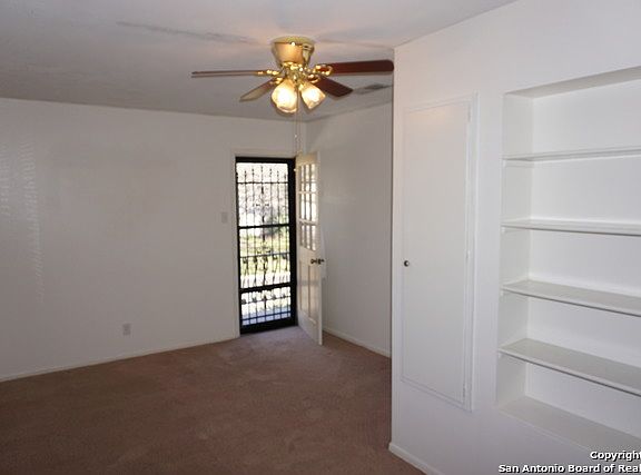 4th image of 2910 Sir Phillip Dr
