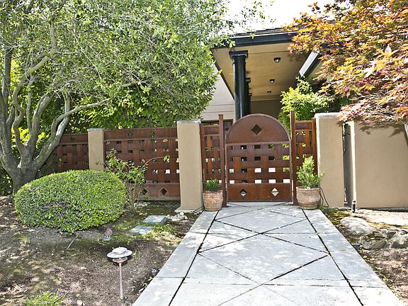 3rd image of 4954 Saint Andrews Dr