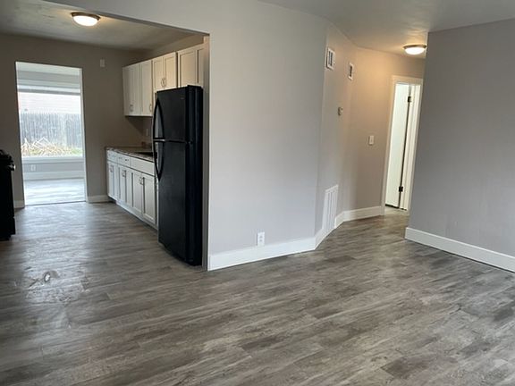 5th image of 317 Majestic St SE
