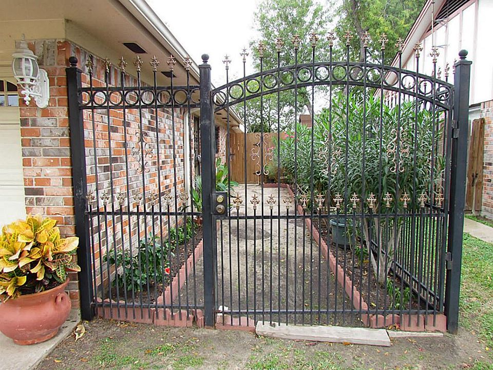 1st image of 215 Buckboard Dr