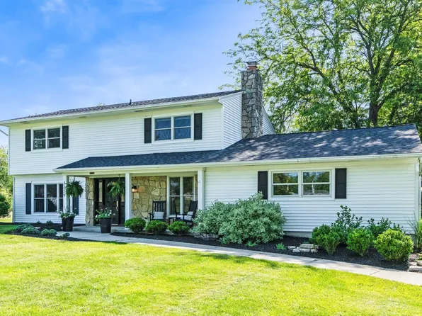 1229 Dell Cove Dr, Fort Wayne, IN 46804